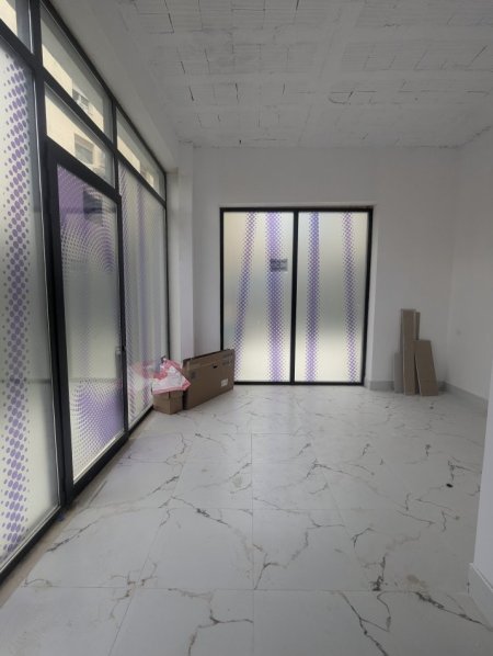Tirane, jepet me qera ambjent biznesi Kati 0, 27 m² 500 € (Rruga. Mine Peza)