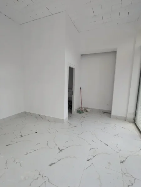 Tirane, jepet me qera ambjent biznesi Kati 0, 27 m² 500 € (Rruga. Mine Peza)