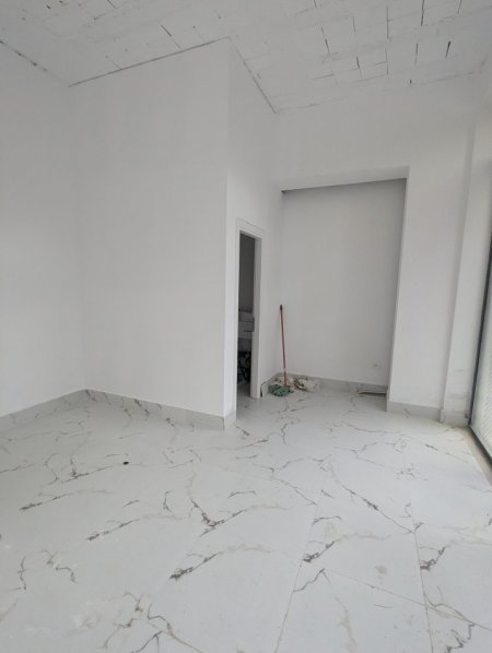 Tirane, jepet me qera ambjent biznesi Kati 0, 27 m² 500 € (Rruga. Mine Peza)