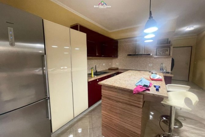 Tirane, jepet me qera apartament 3+1+Ballkon Kati 2, 120 m² 800 € (prane shkolles Naim Frasheri,)