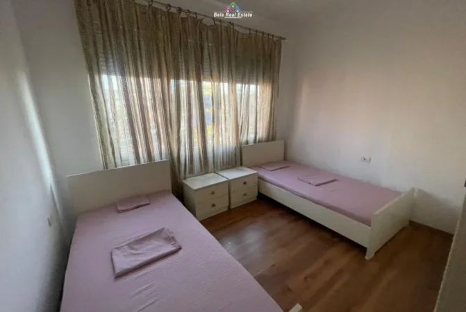 Tirane, jepet me qera apartament 3+1+Ballkon Kati 2, 120 m² 800 € (prane shkolles Naim Frasheri,)