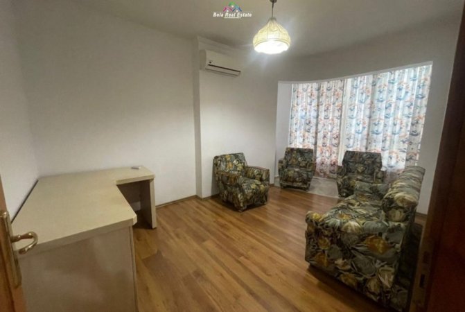 Tirane, jepet me qera apartament 3+1+Ballkon Kati 2, 120 m² 800 € (prane shkolles Naim Frasheri,)