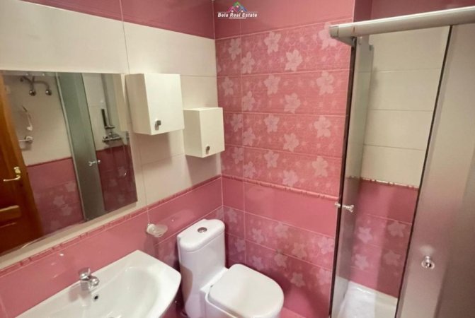 Tirane, jepet me qera apartament 3+1+Ballkon Kati 2, 120 m² 800 € (prane shkolles Naim Frasheri,)