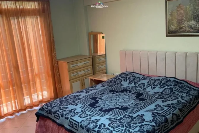 Tirane, jepet me qera apartament 2+1+Ballkon Kati 2, 102 m² 600 € (prane Shkolles se Kuqe)