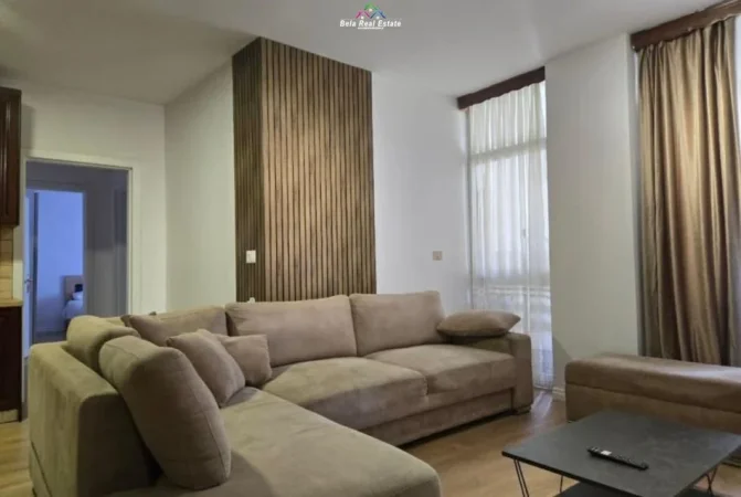 Tirane, jepet me qera apartament 2+1 Kati 8, 115 m² 800 € (prane Lulishtes)
