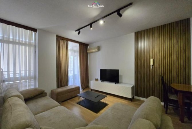 Tirane, jepet me qera apartament 2+1 Kati 8, 115 m² 800 € (prane Lulishtes)