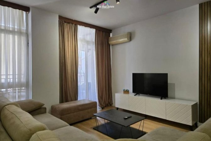 Tirane, jepet me qera apartament 2+1 Kati 8, 115 m² 800 € (prane Lulishtes)