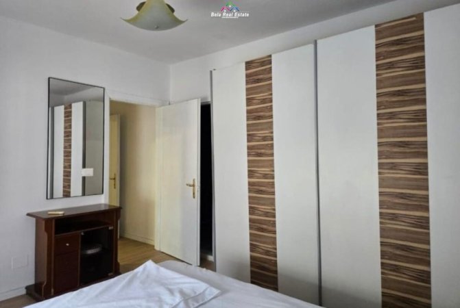 Tirane, jepet me qera apartament 2+1 Kati 8, 115 m² 800 € (prane Lulishtes)