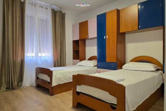 Tirane, jepet me qera apartament 2+1 Kati 8, 115 m² 800 € (prane Lulishtes)