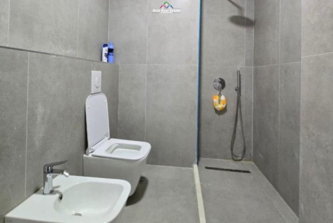 Tirane, jepet me qera apartament 2+1 Kati 8, 115 m² 800 € (prane Lulishtes)