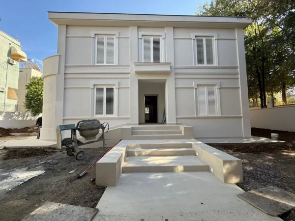 Tirane, jepet me qera apartament 2 Katshe , 700 m² 8.000 € (AMBASADA AMERIKANE)