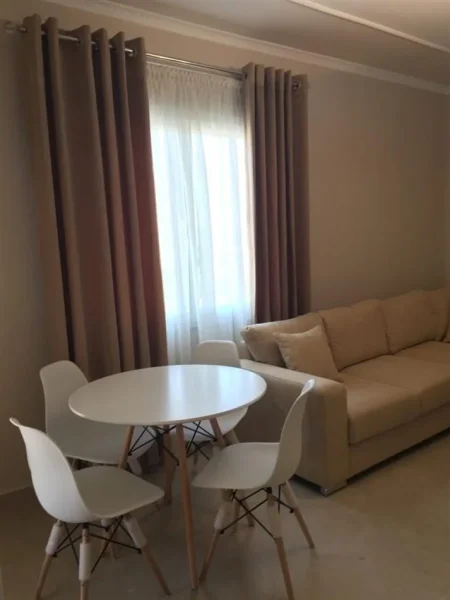Tirane, jepet me qera apartament 1+1 Kati 4, 67 m² 380 € (fresku)