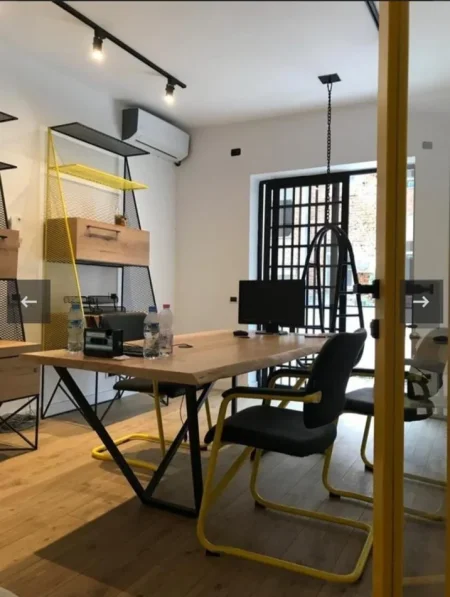 Tirane, jepet me qera zyre Kati 1, 112 m² 1.200 € (Rruga e Durresit, Gjimnazi Qemal Stafa)