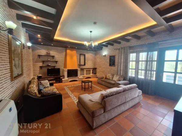 Tirane, jepet me qera Vile 4+1+Ballkon Kati 3, 455 m² 2.800 € (Farke e Madhe)