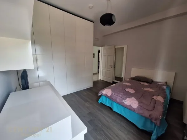 Tirane, jepet me qera Vile 4+1+Ballkon Kati 3, 455 m² 2.800 € (Farke e Madhe)