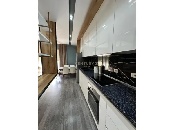 Tirane, jepet me qera apartament 3+1 Kati 6, 140 m² 1.400 € (Kodra e Diellit)