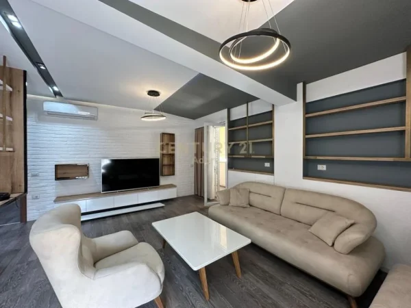 Tirane, jepet me qera apartament 3+1 Kati 6, 140 m² 1.400 € (Kodra e Diellit)