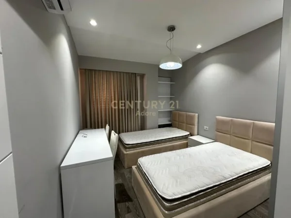 Tirane, jepet me qera apartament 3+1 Kati 6, 140 m² 1.400 € (Kodra e Diellit)