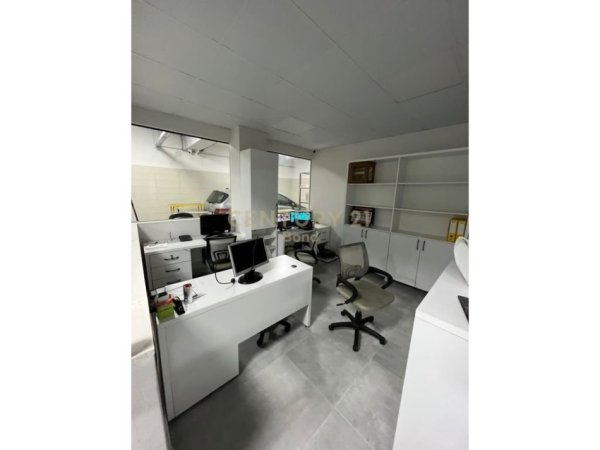 Tirane, jepet me qera magazine Kati 0, 1.200 m² 8.000 € (Kthesa e Kamzes)