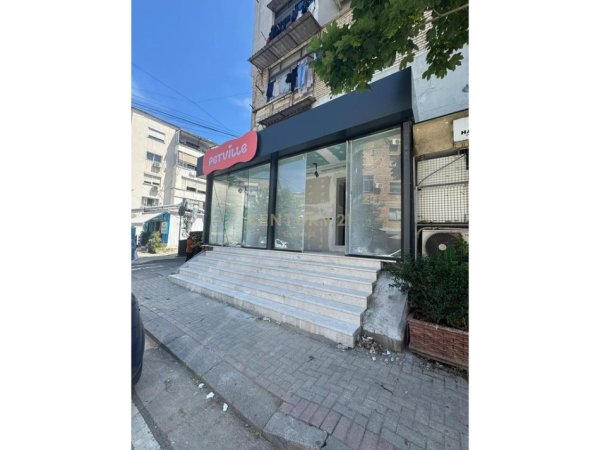 Tirane, shes dyqan Kati 1, 75 m² 350.000 € (Xhamllik)