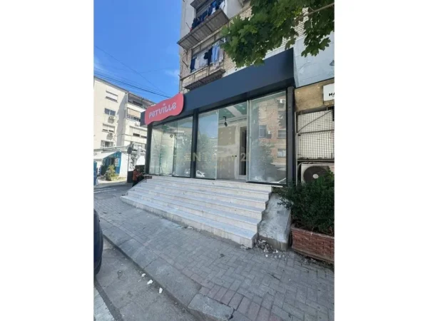 Tirane, shes dyqan Kati 1, 75 m² 350.000 € (Xhamllik)