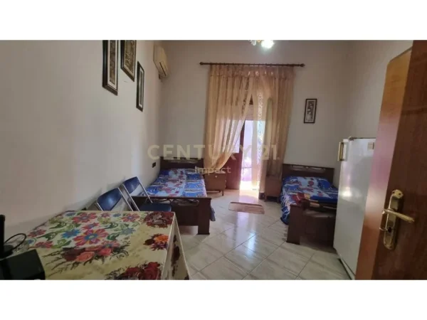 Tirane, jepet me qera apartament 3+1 Kati 5, 95 m² 800 € (Shallvaret)