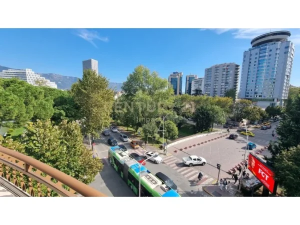 Tirane, jepet me qera apartament 3+1 Kati 5, 95 m² 800 € (Shallvaret)