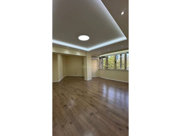 Tirane, jepet me qera zyre Kati 2, 80 m² 2.200 € (Toptani)