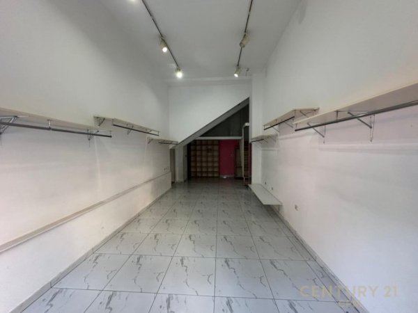 Tirane, shes ambjent biznesi Kati 0, 45 m² (Ish Bllok)