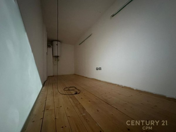 Tirane, shes ambjent biznesi Kati 0, 45 m² (Ish Bllok)