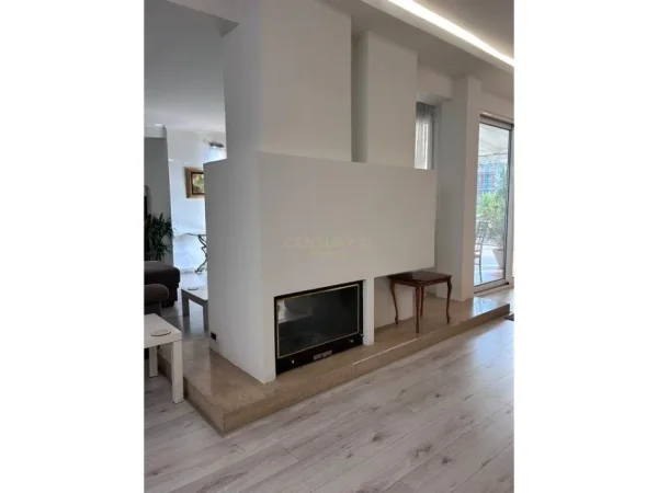 Tirane, jepet me qera apartament 2+1 Kati 12, 197 m² 1.700 € (Blloku)