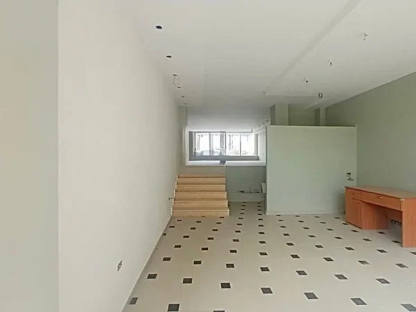 Tirane, shes ambjent biznesi Kati 0, 71 m² 138.000 € (Vila L)