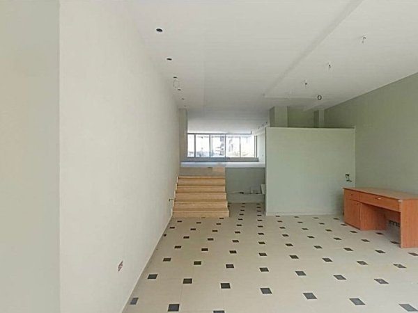 Tirane, shes ambjent biznesi Kati 0, 71 m² 138.000 € (Vila L)