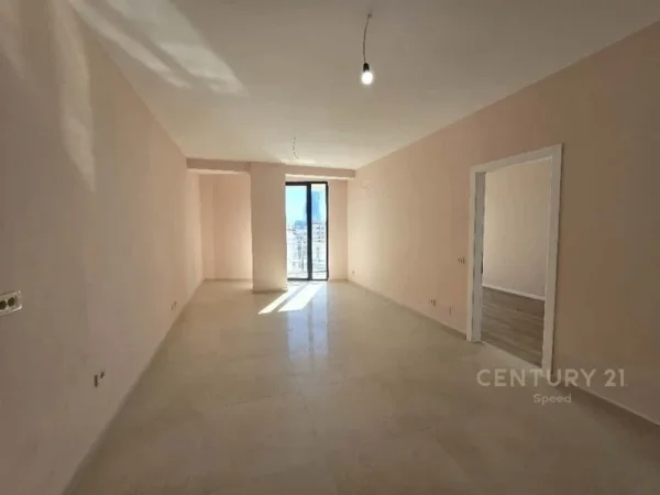 Tirane, jepet me qera zyre Kati 5, 75 m² 500 € (Mine Peza)
