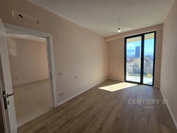 Tirane, jepet me qera zyre Kati 5, 75 m² 500 € (Mine Peza)