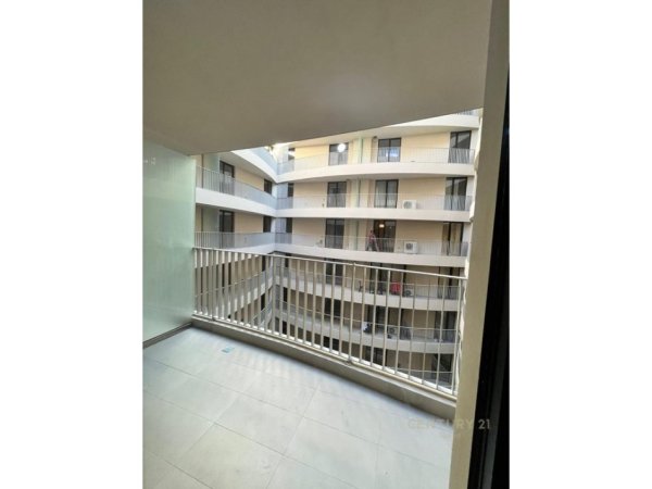 Tirane, jepet me qera zyre Kati 8, 117 m² 700 € (Mine Peza)
