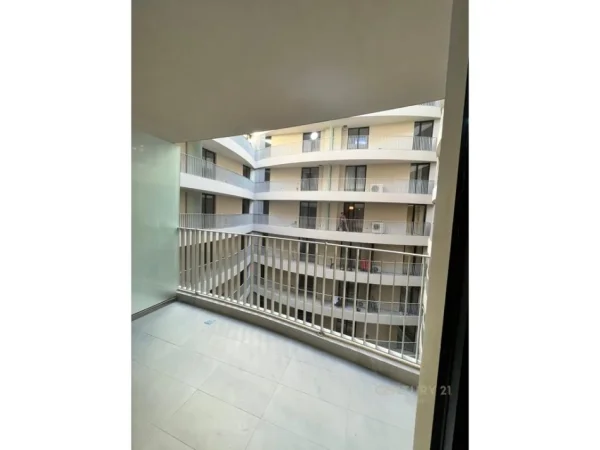 Tirane, jepet me qera zyre Kati 8, 117 m² 700 € (Mine Peza)