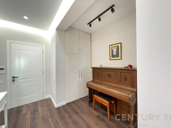 Tirane, jepet me qera apartament 2+1 Kati 2, 159 m² 1.200 € (Rruga e Durresit)