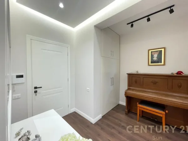 Tirane, jepet me qera apartament 2+1 Kati 2, 159 m² 1.200 € (Rruga e Durresit)
