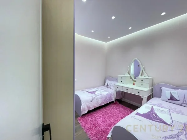 Tirane, jepet me qera apartament 2+1 Kati 2, 159 m² 1.200 € (Rruga e Durresit)