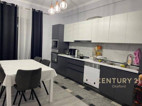 Tirane, shes apartament 2+1 Kati 2, 114 m² 217.000 € (Kompleksi Green City)