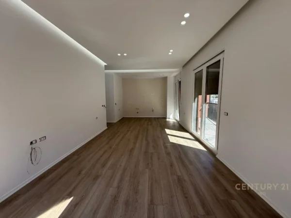Tirane, shes apartament Kati 1, 107 m² 215.000 € (Rruga r Elbasanit)