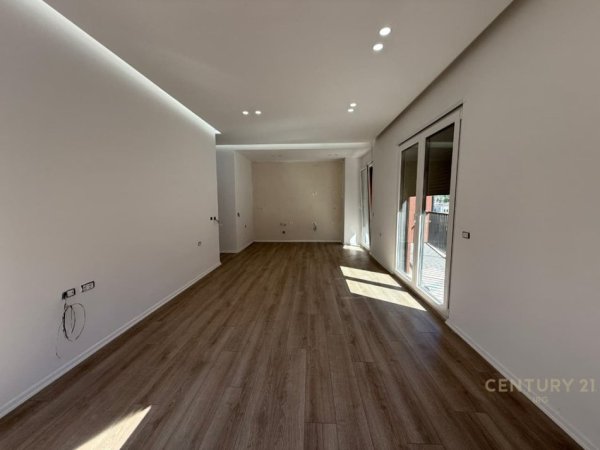 Tirane, shes apartament Kati 1, 107 m² 215.000 € (Rruga r Elbasanit)