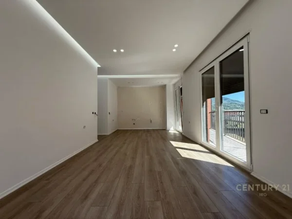 Tirane, shes apartament Kati 1, 107 m² 215.000 € (Rruga r Elbasanit)