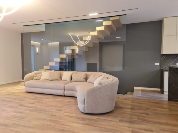 Tirane, jepet me qera apartament 3+1 Kati 2, 306 m² 3.000 € (Teg)