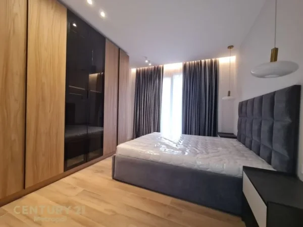 Tirane, jepet me qera apartament 3+1 Kati 2, 306 m² 3.000 € (Teg)