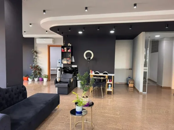Tirane, jepet me qera ambjent biznesi Kati 1, 120 m² 1.500 € (Astir)