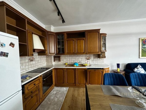 Tirane, jepet me qera apartament 2+1 Kati 5, 120 m² 900 € (Shallvaret)