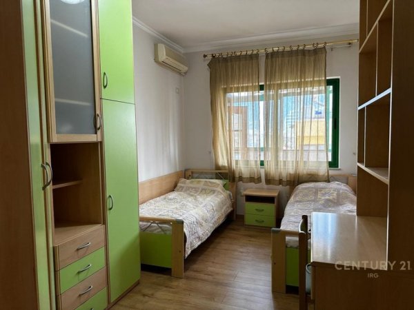 Tirane, jepet me qera apartament 2+1 Kati 5, 120 m² 900 € (Shallvaret)