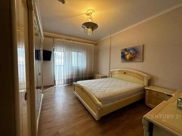 Tirane, jepet me qera apartament 2+1 Kati 5, 120 m² 900 € (Shallvaret)